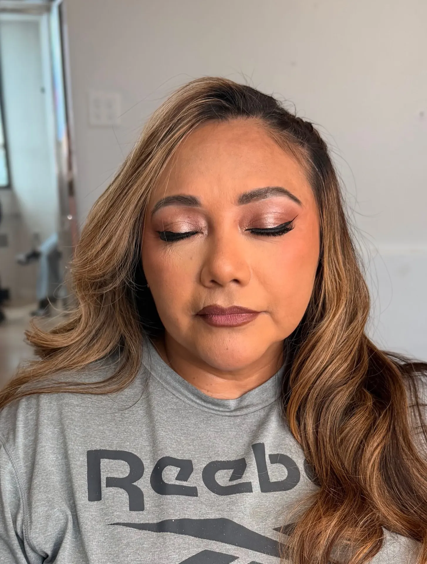 Maquillaje con sombras doradas