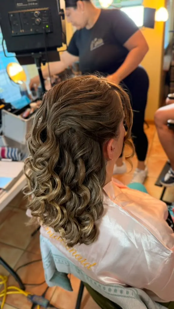 Peinado semirecogido con ondas